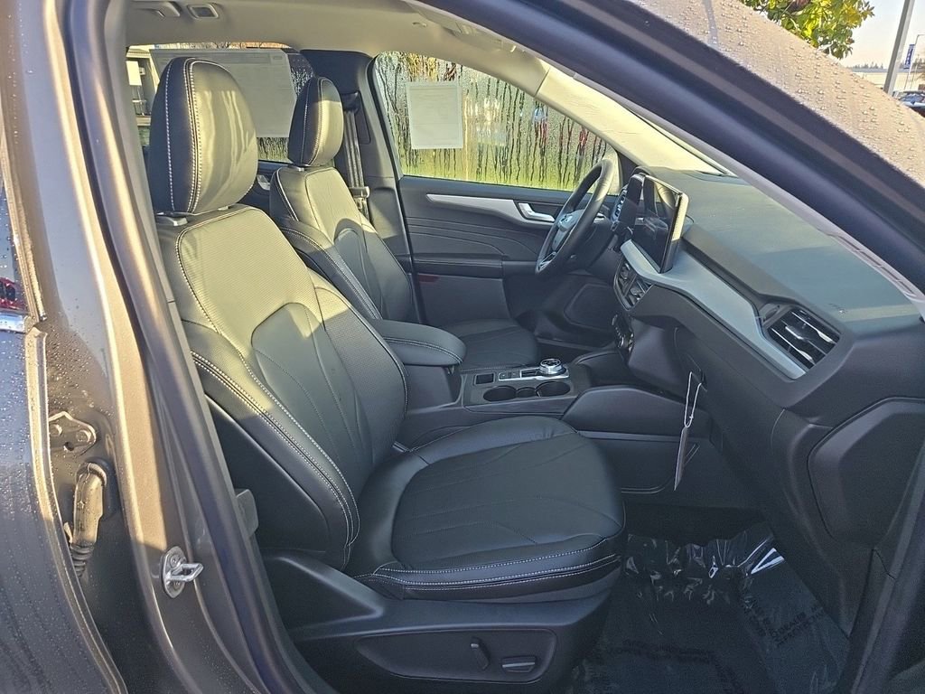 New 2025 Ford Escape SE w/ PHEV Premium Package image 31