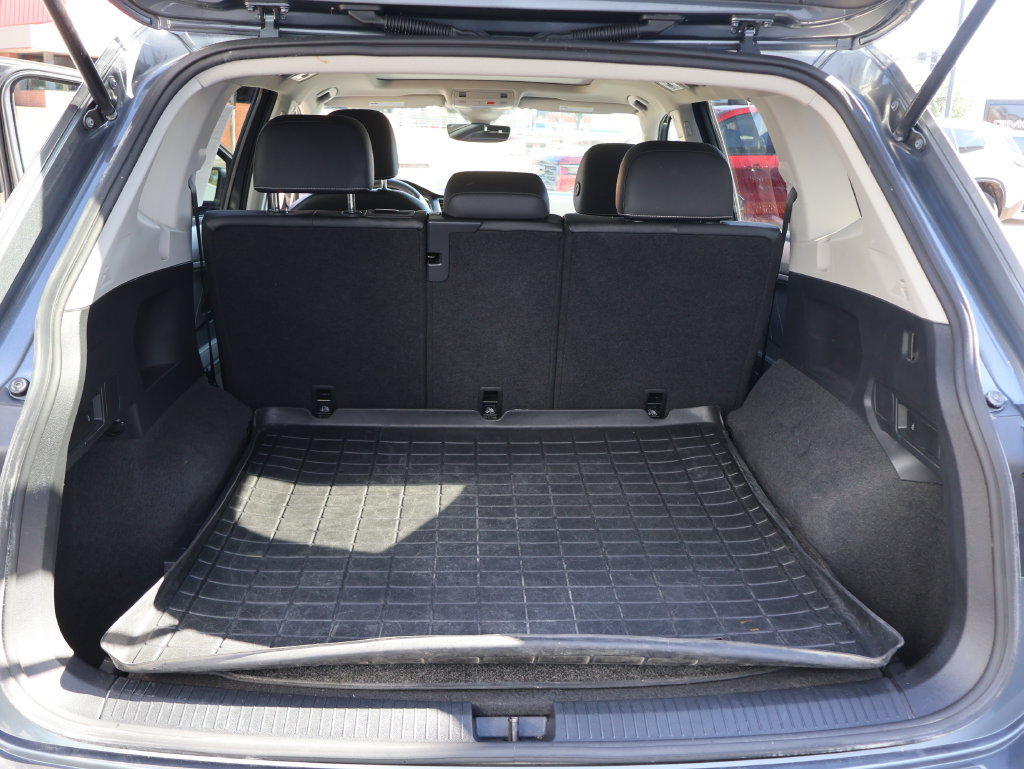 Used 2023 Volkswagen Tiguan SE AWD/4WD image 8