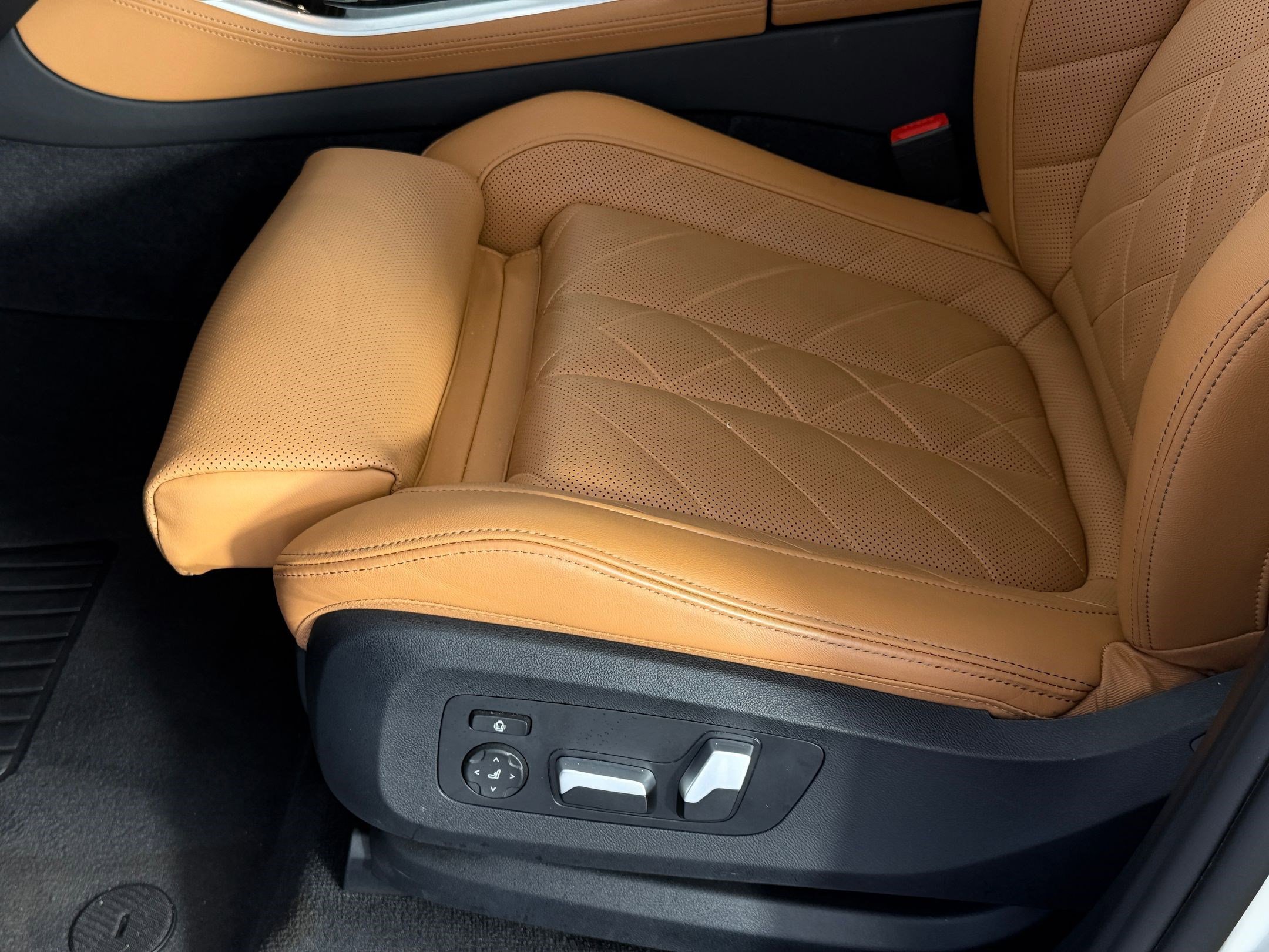 Certified 2024 BMW X5 xDrive50e w/ Parking Assistance Package image 13