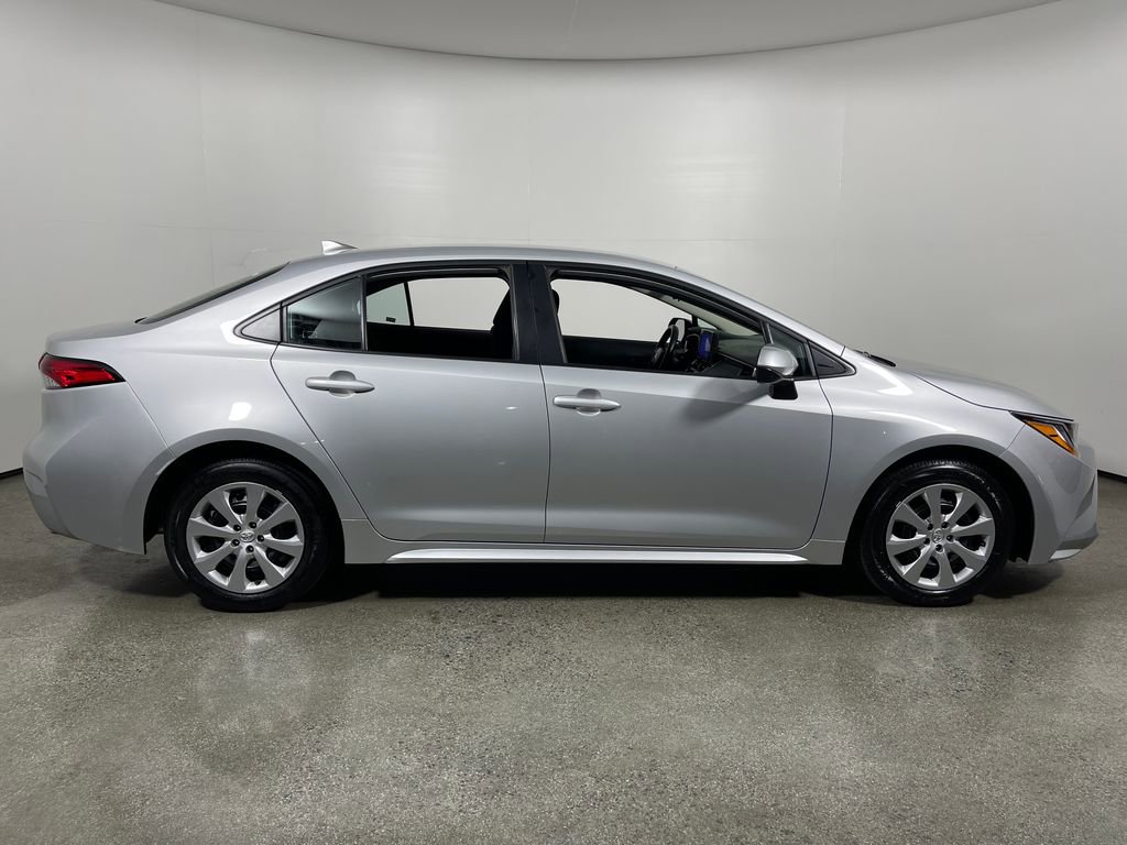 Used 2024 Toyota Corolla LE FWD image 2