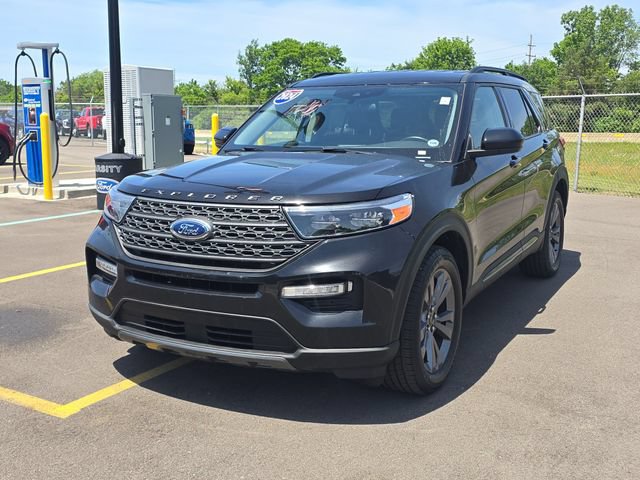 Certified 2024 Ford Explorer XLT w/ Equipment Group 202A AWD/4WD image 1