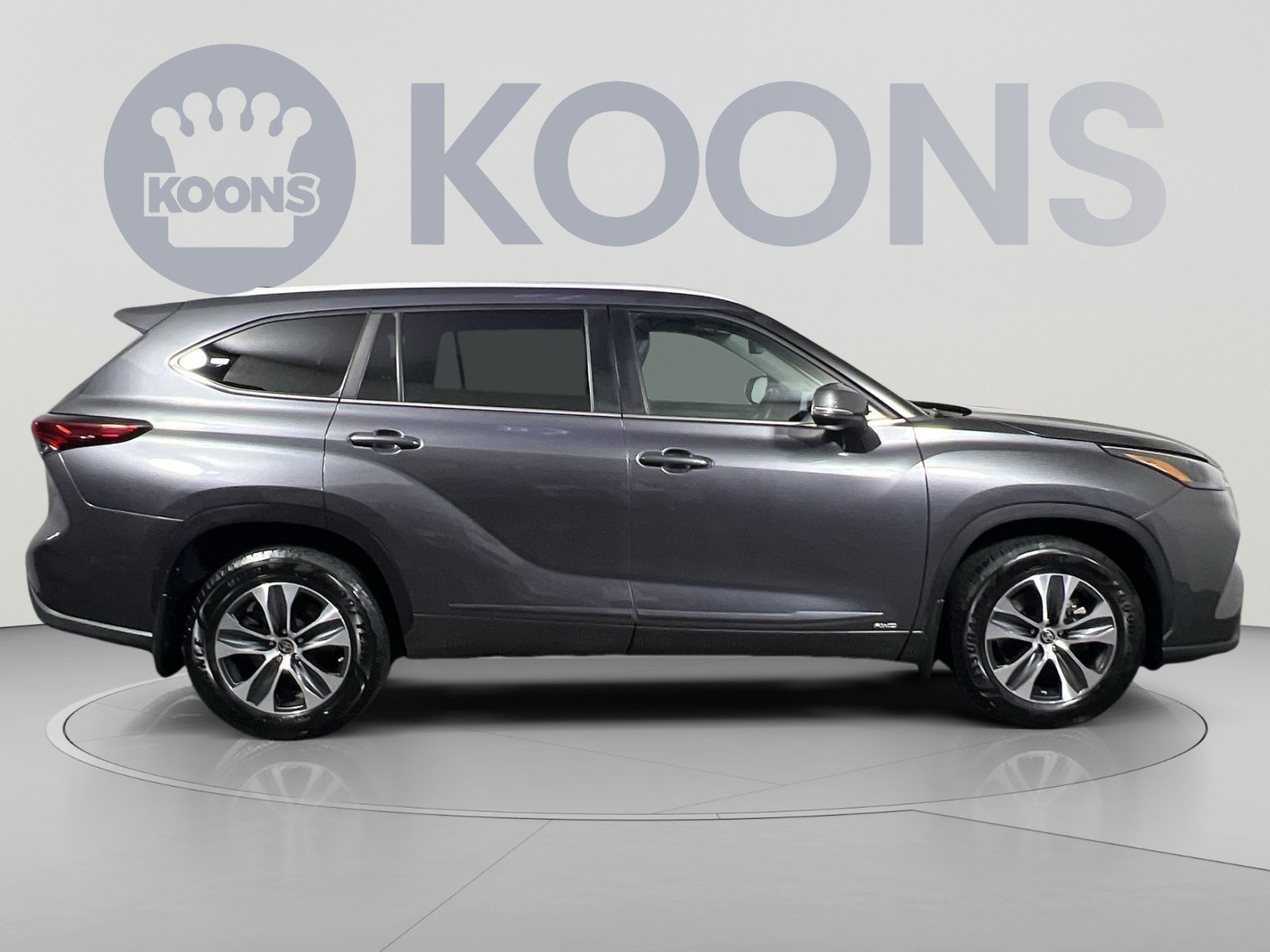 Used 2023 Toyota Highlander XLE AWD/4WD image 8
