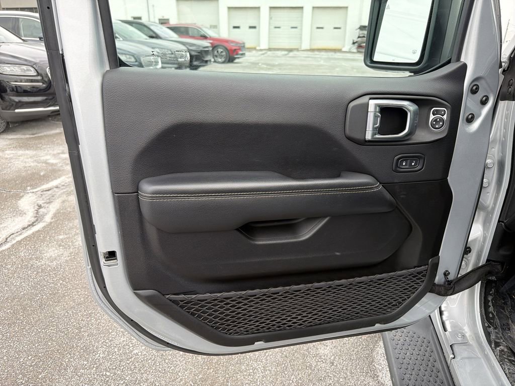 Used 2022 Jeep Wrangler Unlimited Sahara w/ Cold Weather Group AWD/4WD image 12