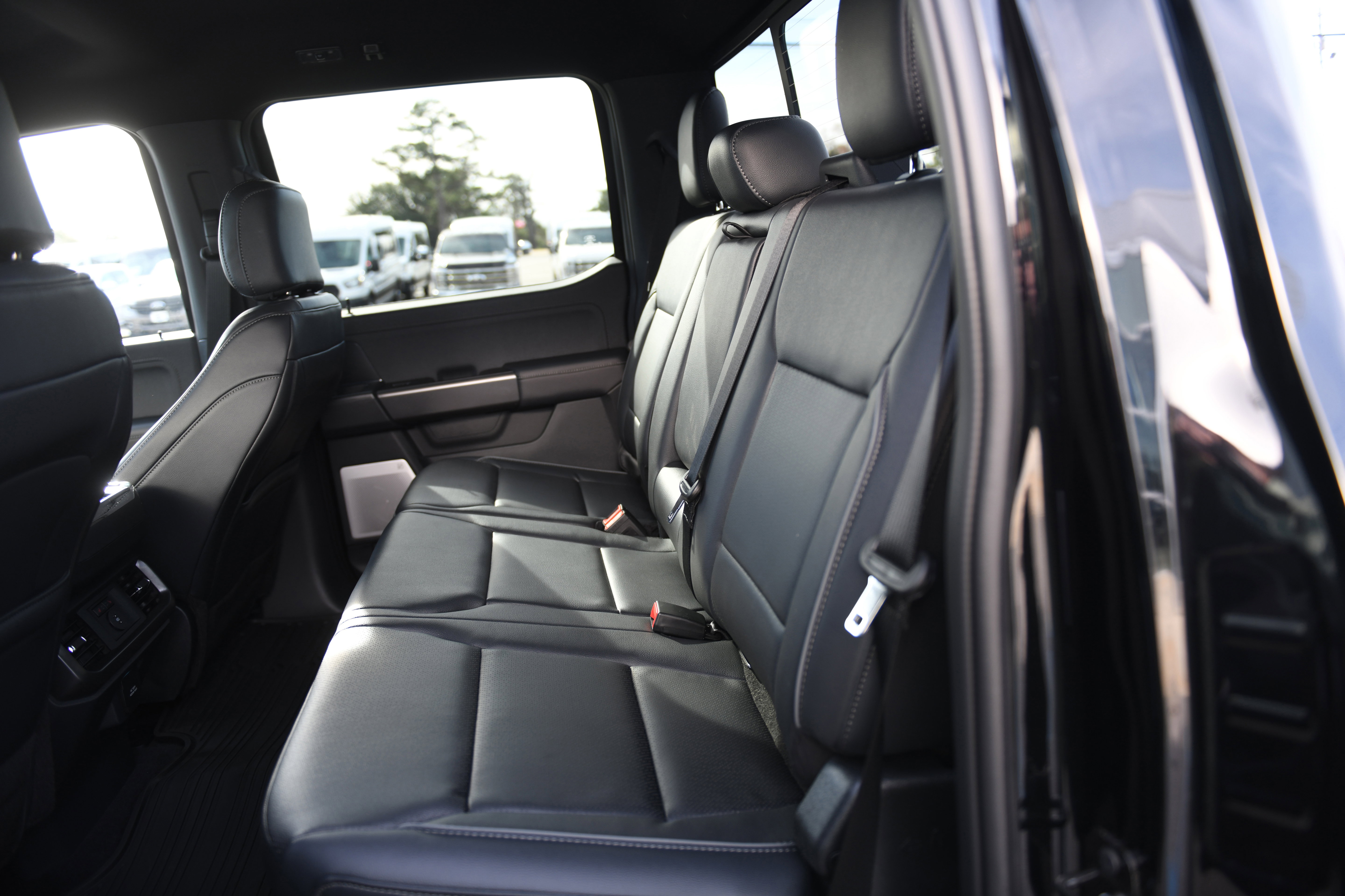 New 2025 Ford F150 Lariat w/ Equipment Group 502A High image 21