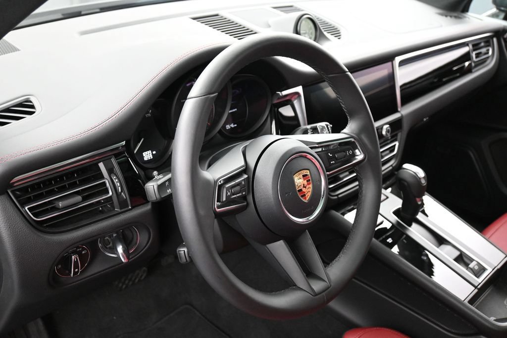 Certified 2026 Porsche Macan AWD/4WD image 16