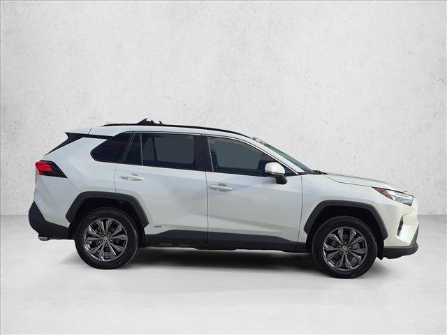 Used 2022 Toyota RAV4 XLE Premium AWD/4WD image 4