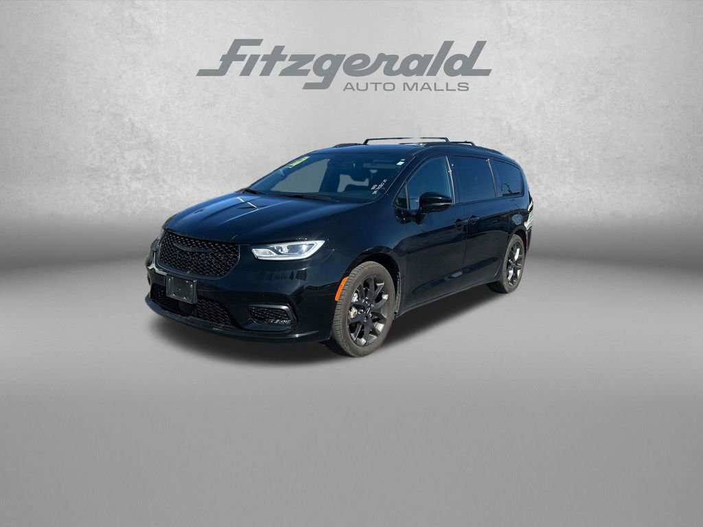 Used 2025 Chrysler Pacifica Limited image 1