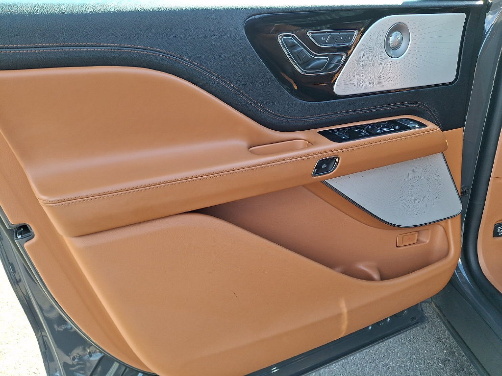 Certified 2023 Lincoln Aviator Black Label w/ Dynamic Handling Package AWD/4WD image 14