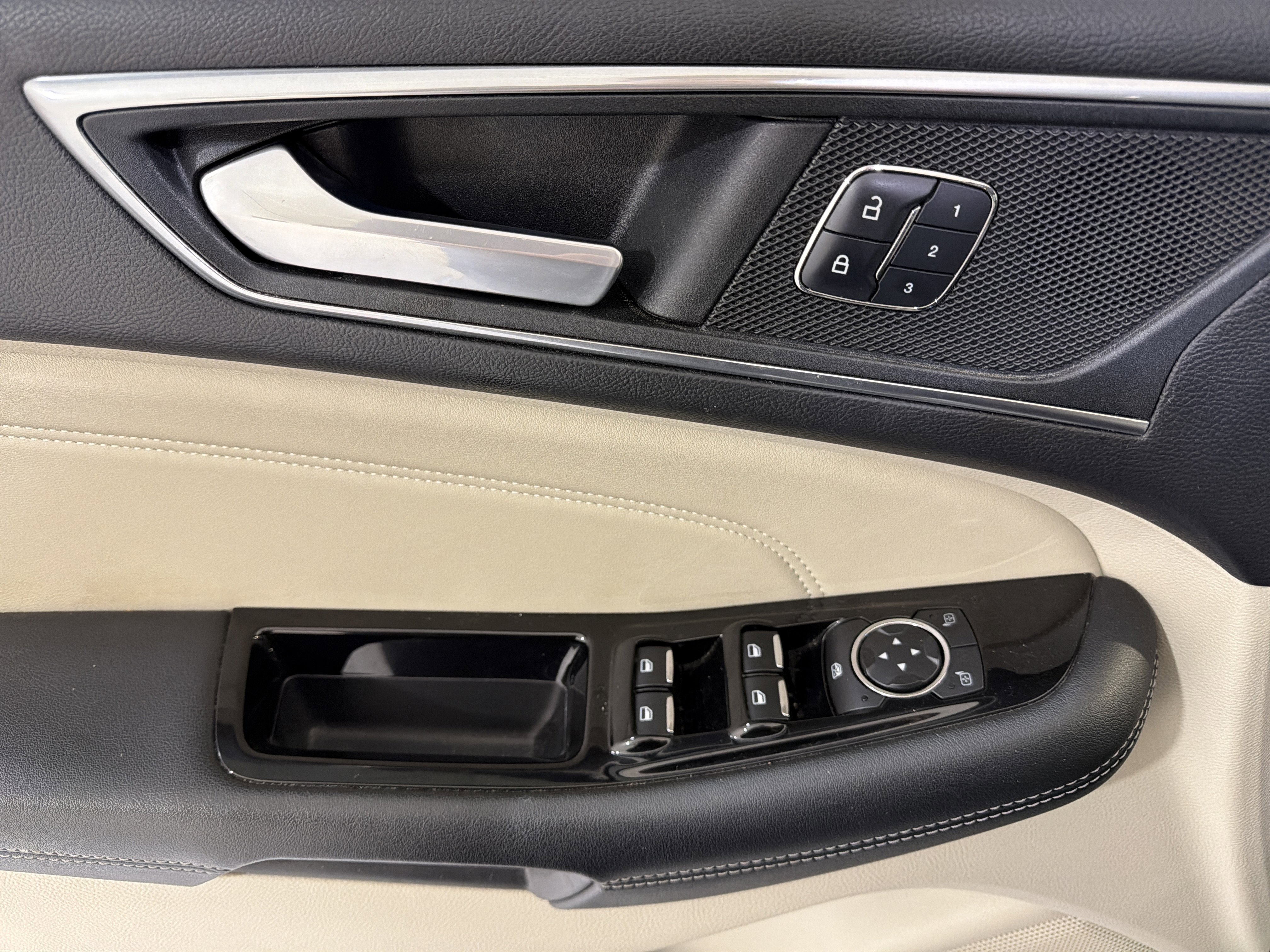 Used 2017 Ford Edge Titanium w/ Technology Package image 13