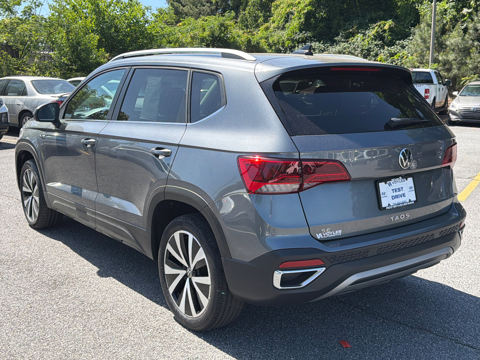 Used 2022 Volkswagen Taos SE w/ Panoramic Sunroof Package image 7