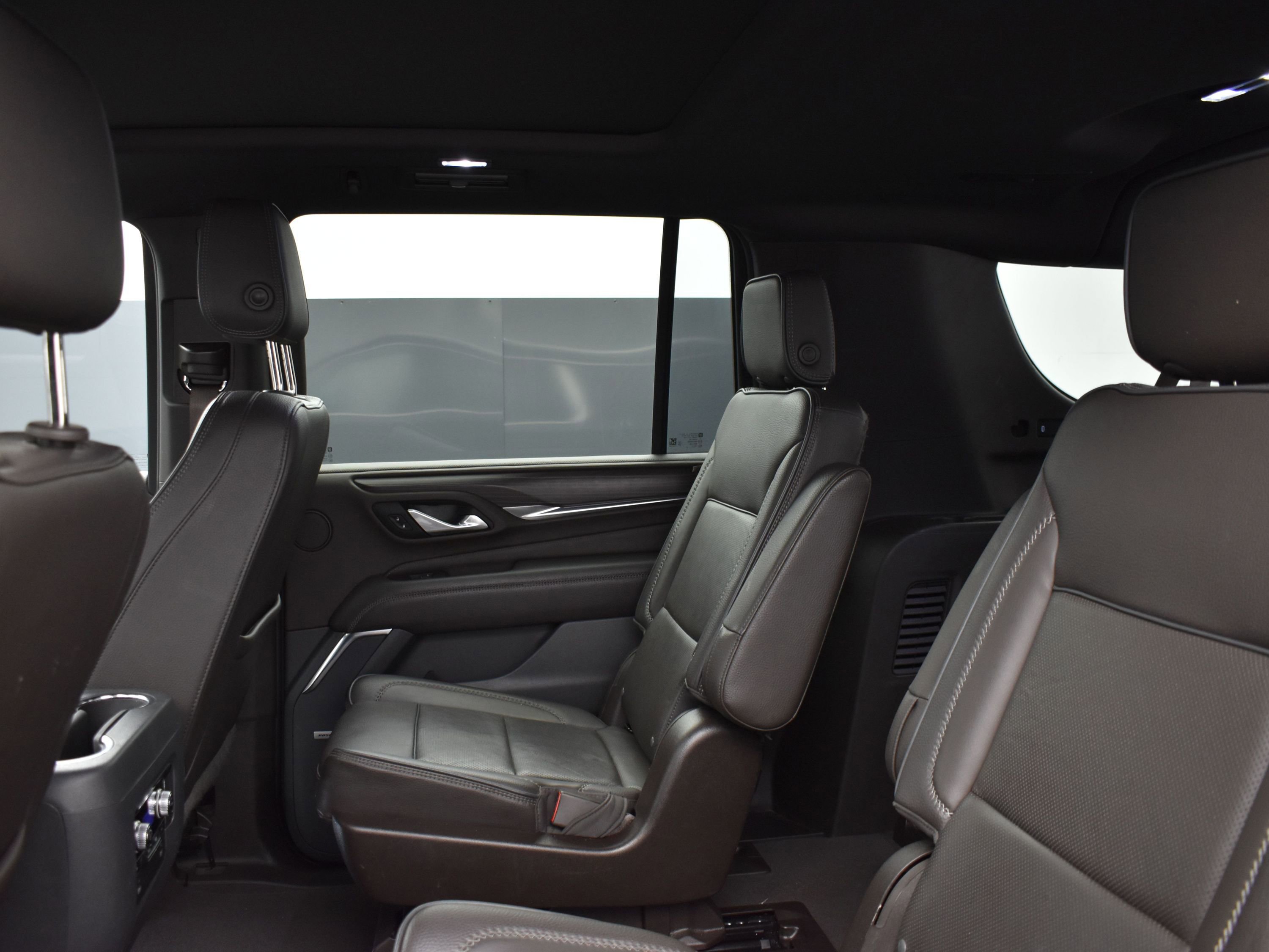 Used 2022 GMC Yukon XL Denali w/ Max Trailering Package image 8