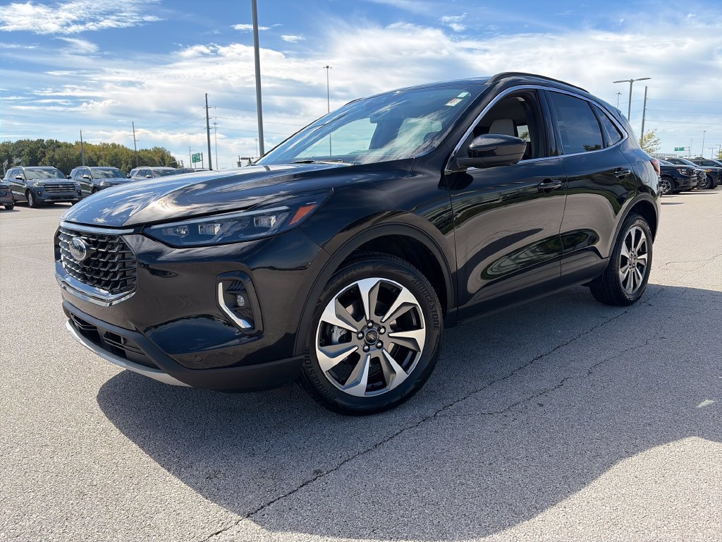 Used 2023 Ford Escape Platinum AWD/4WD image 3