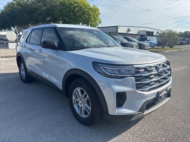 Used 2026 Ford Explorer Active RWD image 3