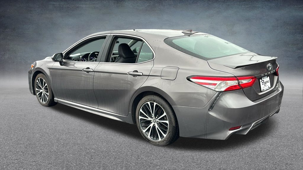 Used 2020 Toyota Camry SE w/ Cold Weather Package AWD/4WD image 5
