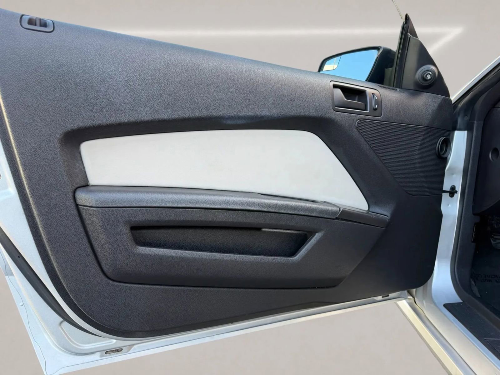 Used 2013 Ford Mustang GT RWD image 8