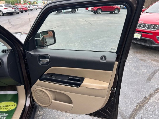 Used 2014 Jeep Patriot Limited w/ Sun/Sound Group FWD image 8