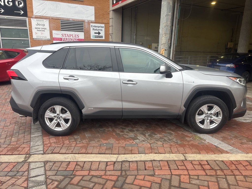 Used 2020 Toyota RAV4 XLE image 2