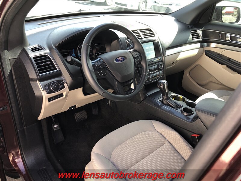 Used 2018 Ford Explorer XLT w/ Equipment Group 201A FWD image 10