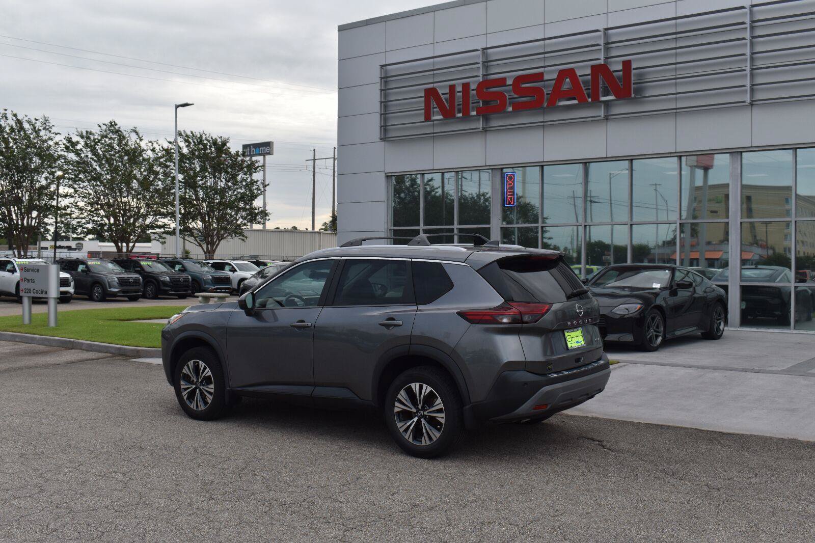 Used 2023 Nissan Rogue SV w/ SV Premium B Package FWD image 5