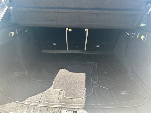 Used 2020 Jaguar F-PACE Prestige image 12