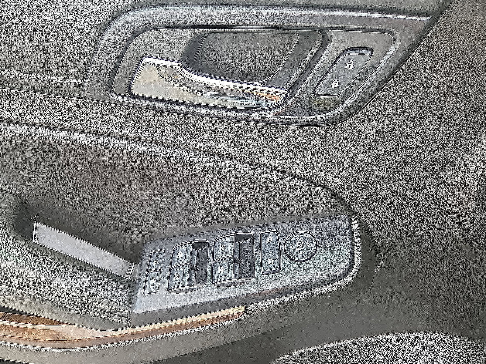 Used 2017 Chevrolet Tahoe LS w/ Enhanced Driver Alert Package image 32