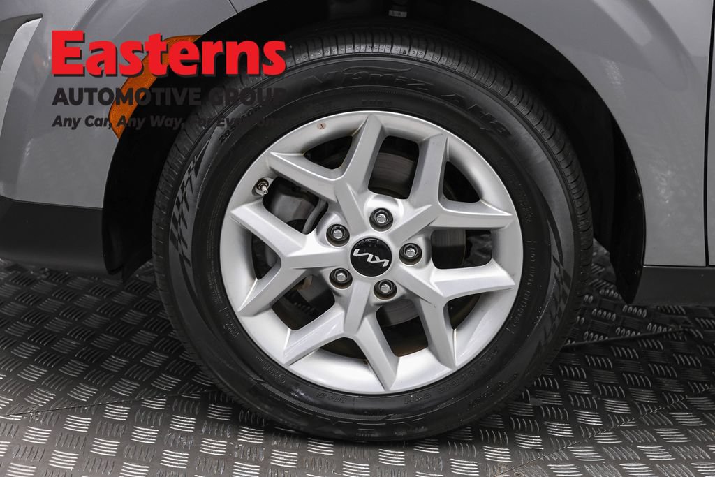 Used 2025 Kia Soul LX w/ LX Technology Package FWD image 31