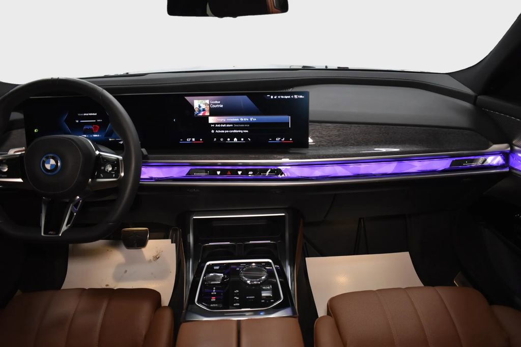 Used 2025 BMW i7 xDrive60 AWD/4WD image 28