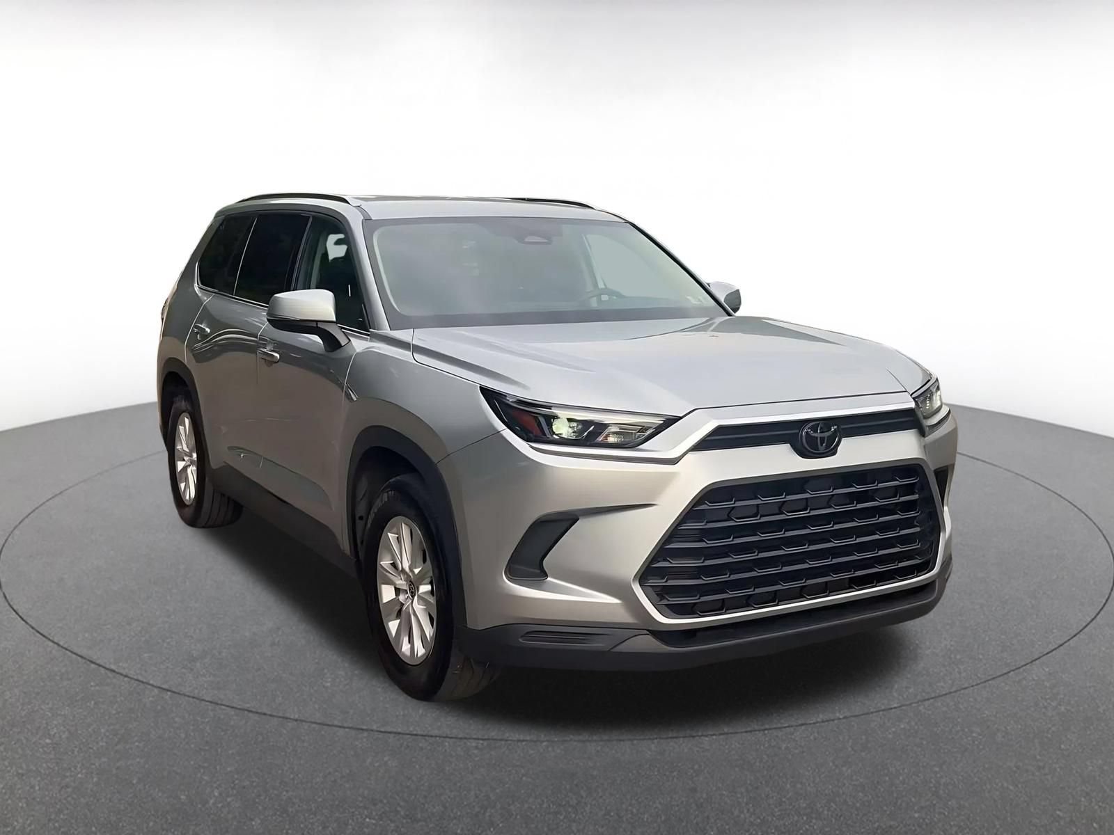 Used 2025 Toyota Grand Highlander FWD image 3