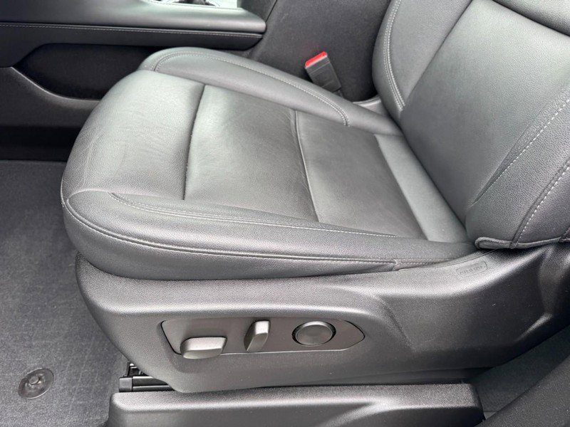 Used 2023 Chevrolet Suburban Z71 w/ Luxury Package image 16