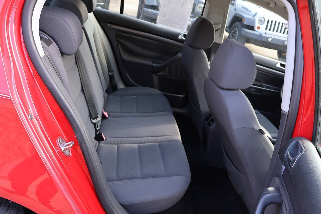 Used 2007 Volkswagen Rabbit 4-Door FWD image 24