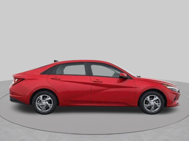 Used 2021 Hyundai Elantra SE FWD image 12