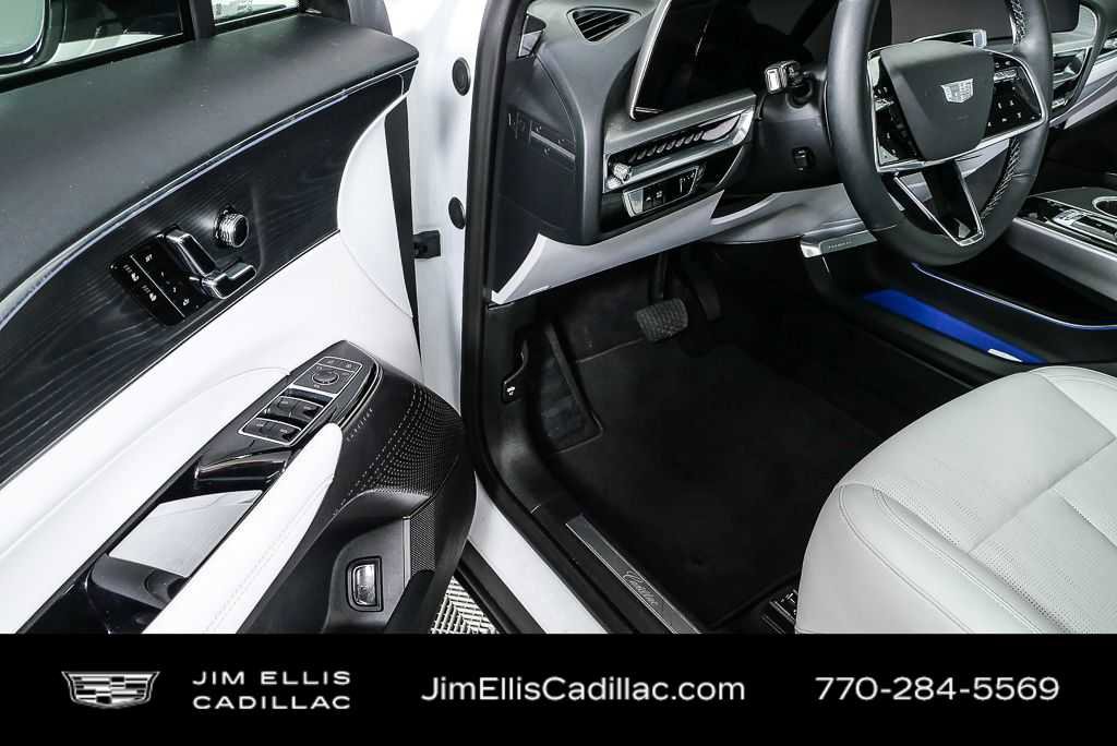 Certified 2024 Cadillac Lyriq Sport image 8