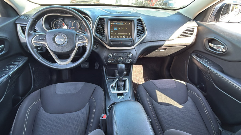 Used 2017 Jeep Cherokee Latitude w/ Comfort & Sound Group FWD image 28