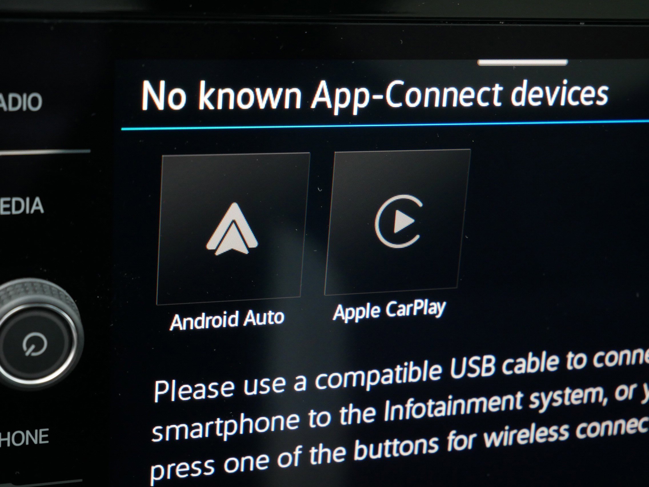 Certified 2025 Volkswagen Taos SEL image 33