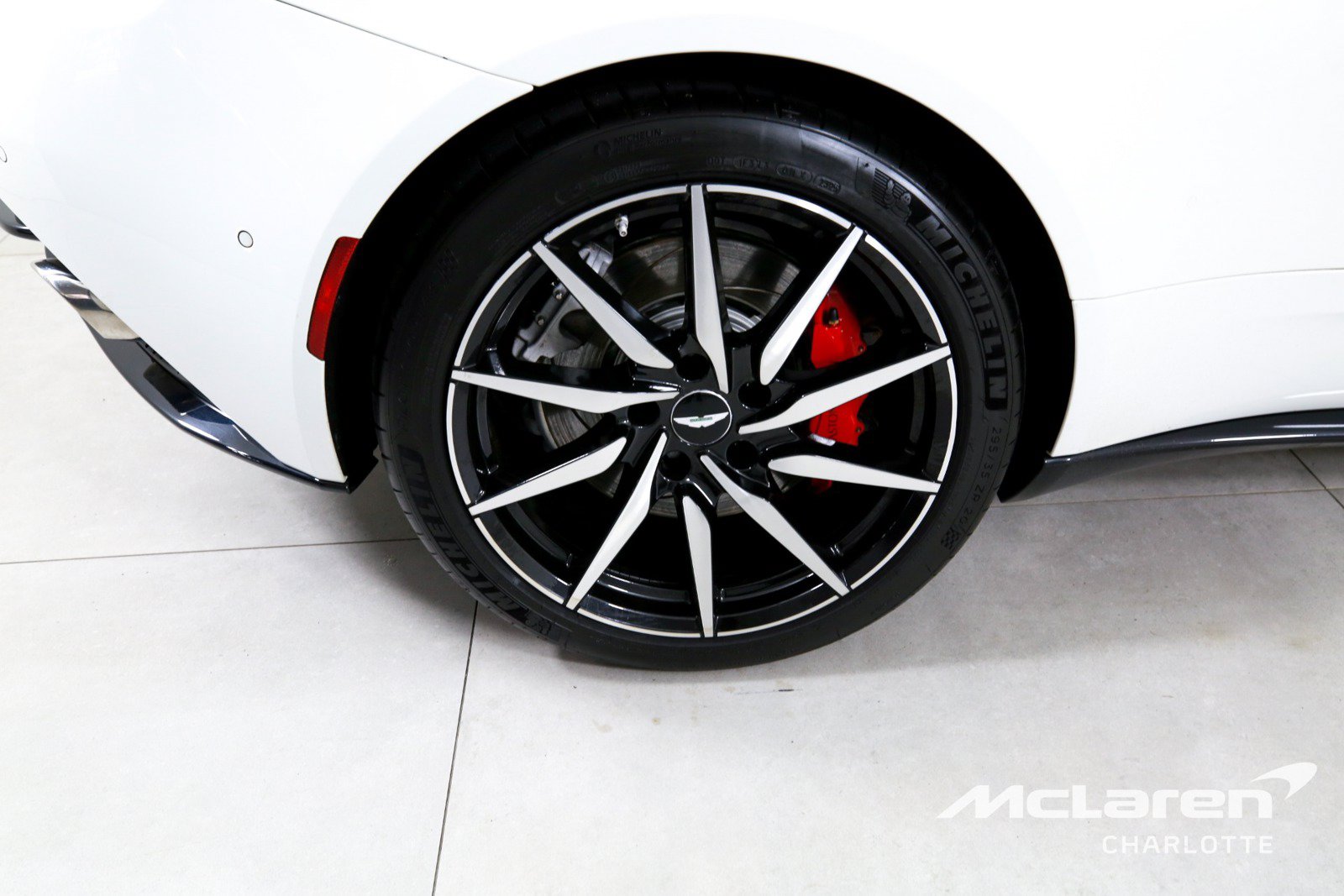 Used 2020 Aston Martin DB11 Volante RWD image 28