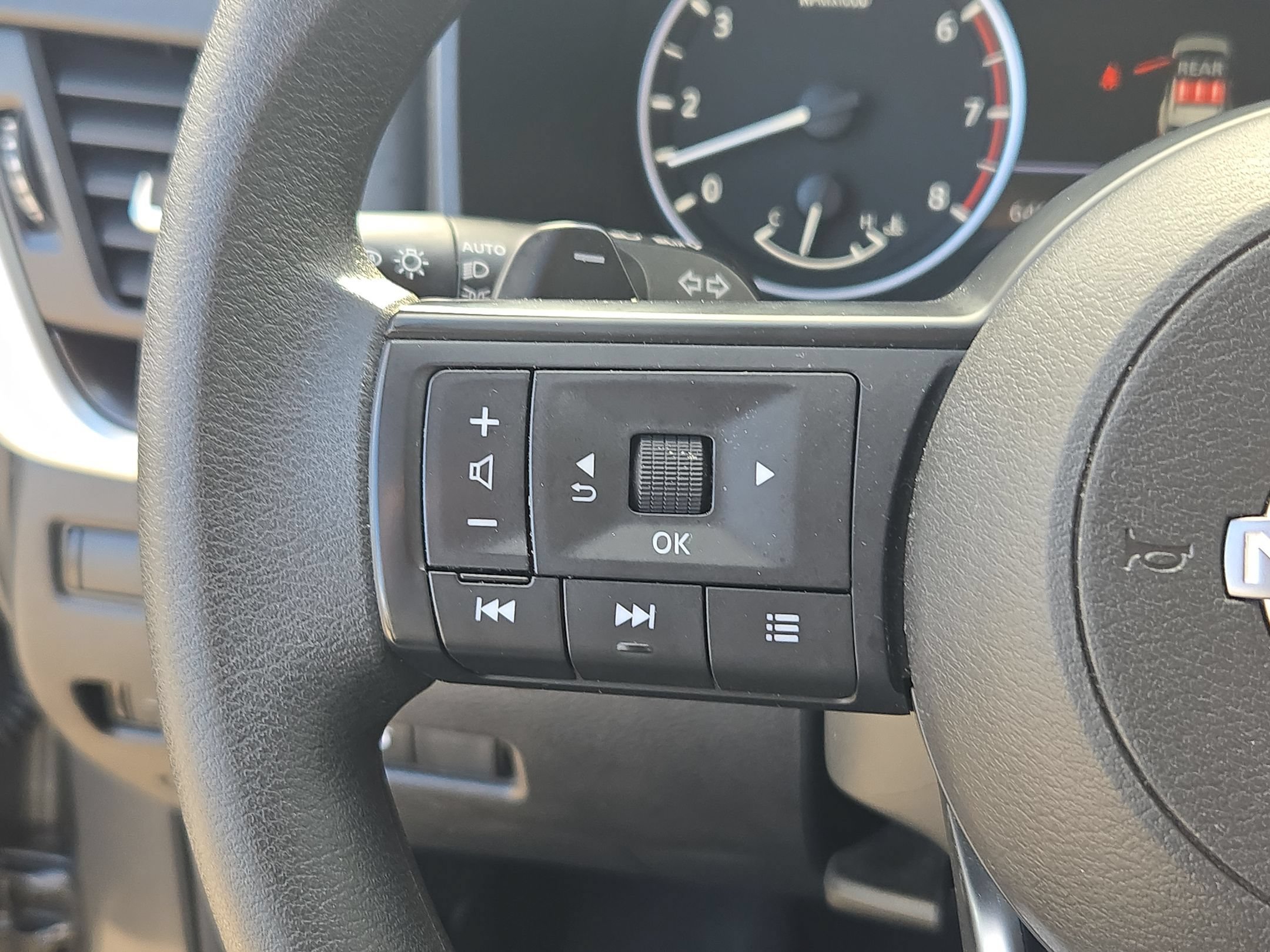 Used 2024 Nissan Rogue SV AWD/4WD image 22