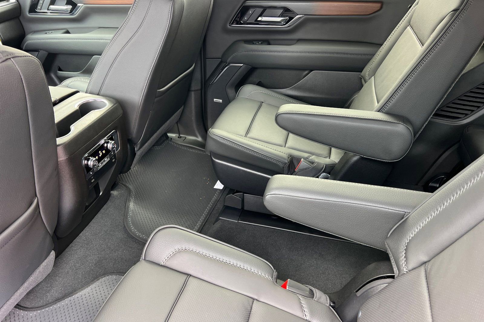 New 2026 GMC Yukon Denali image 10