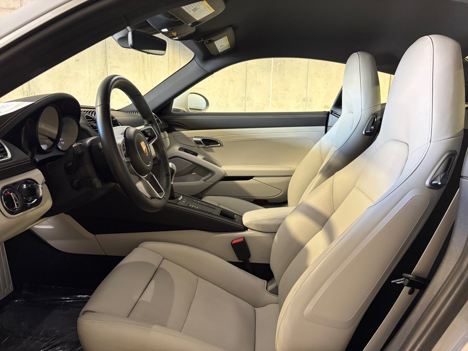 Certified 2024 Porsche 718 Cayman RWD image 4