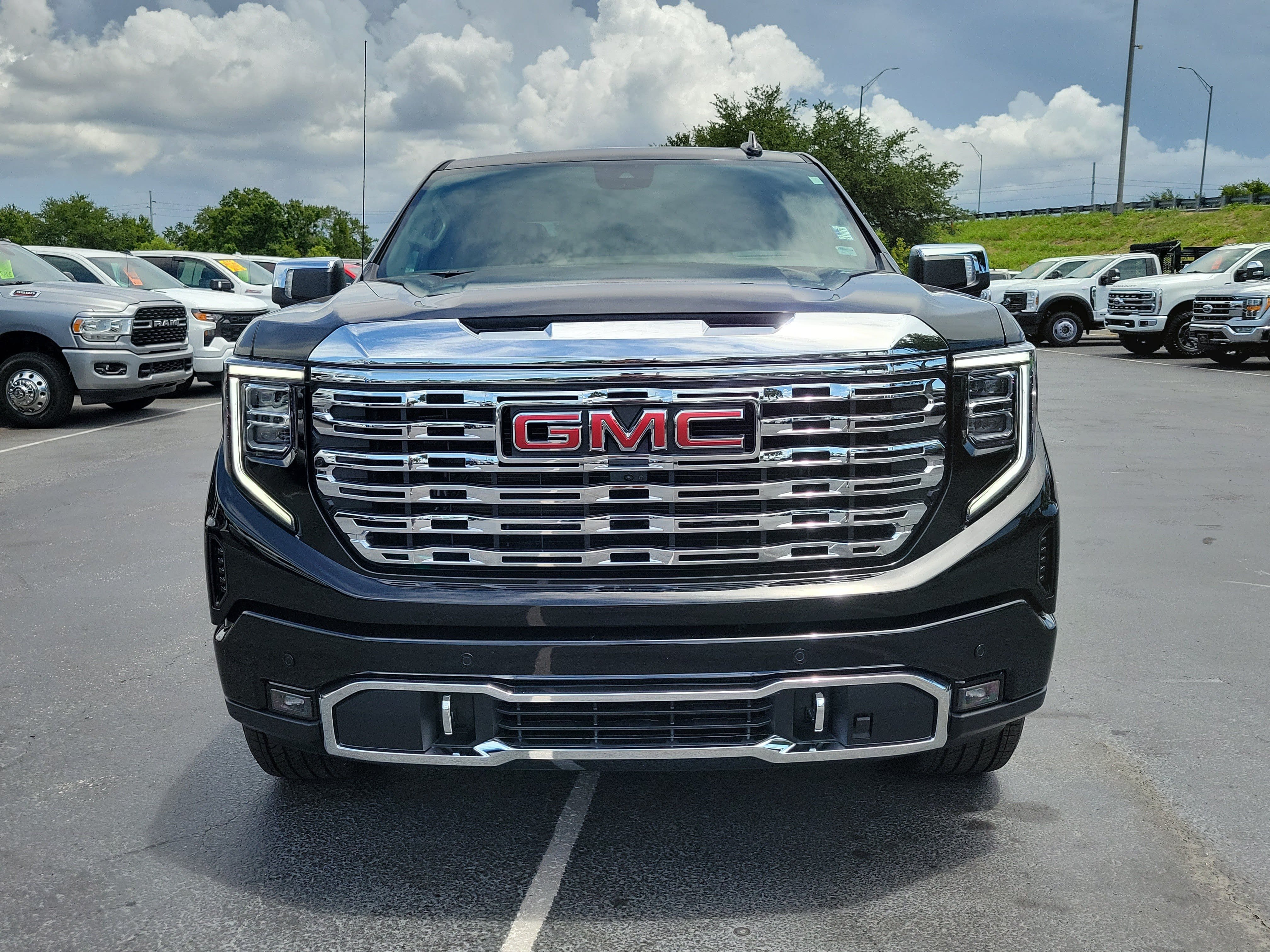 Used 2026 GMC Sierra 1500 Denali w/ Denali Reserve Package AWD/4WD image 2