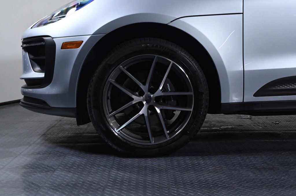 Certified 2024 Porsche Macan AWD/4WD image 28