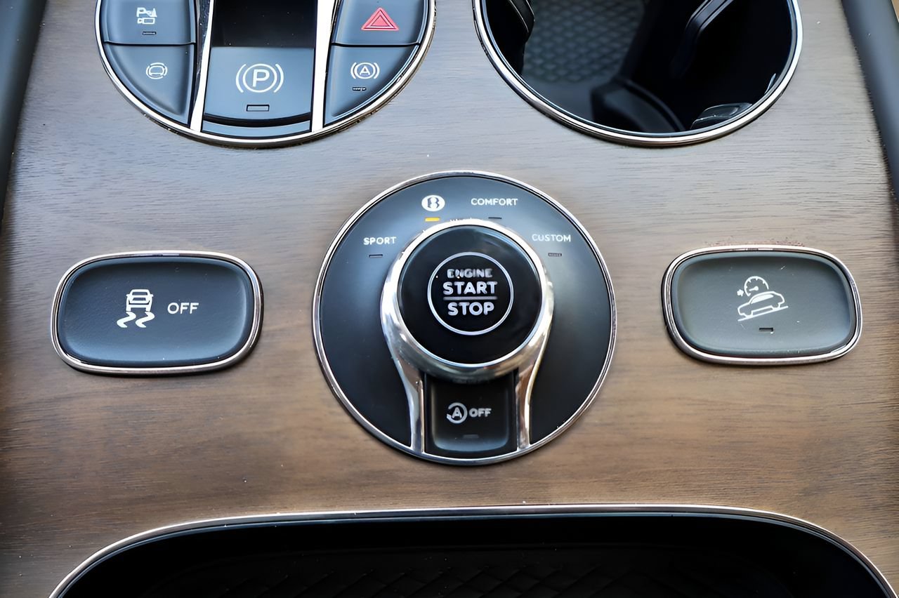 Certified 2024 Bentley Bentayga Extended Wheelbase AWD/4WD image 31