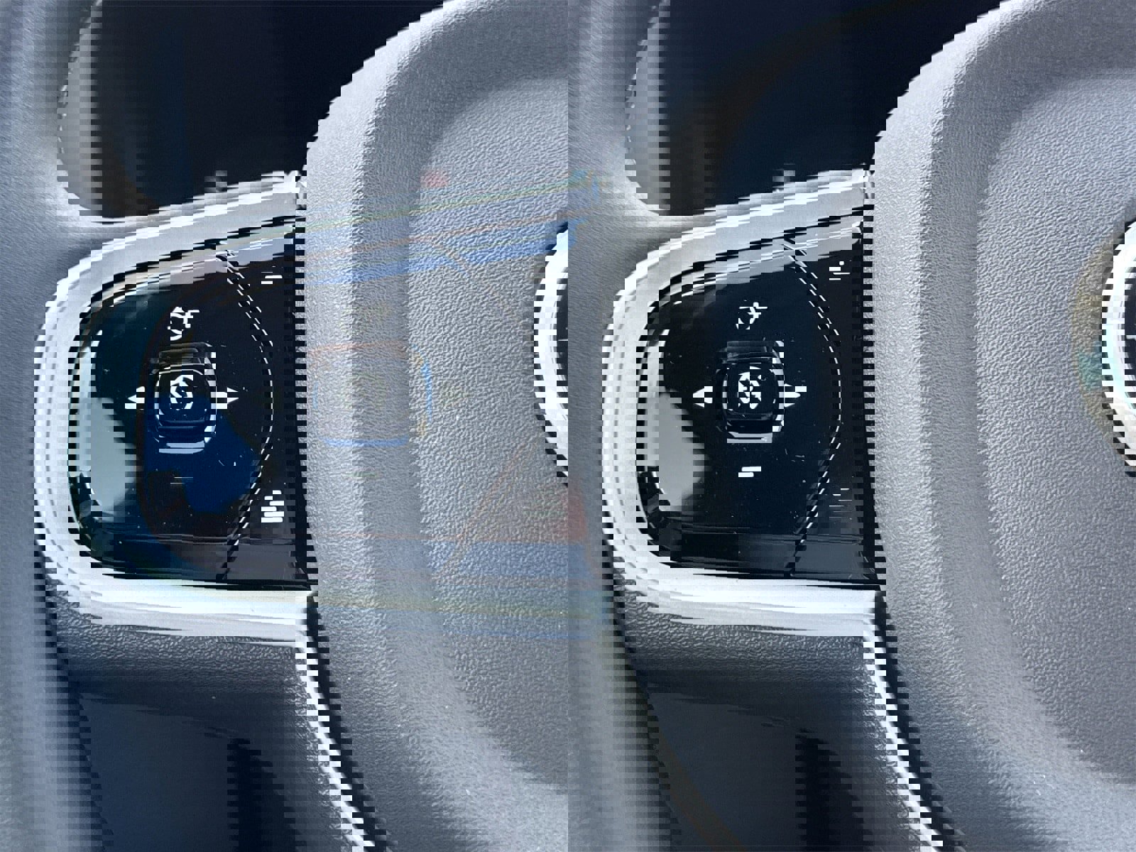 New 2026 Volvo XC60 B5 Plus w/ Protection Package Premier image 22