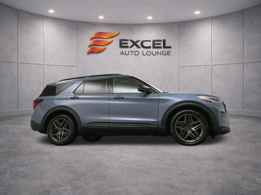 Used 2025 Ford Explorer ST image 46