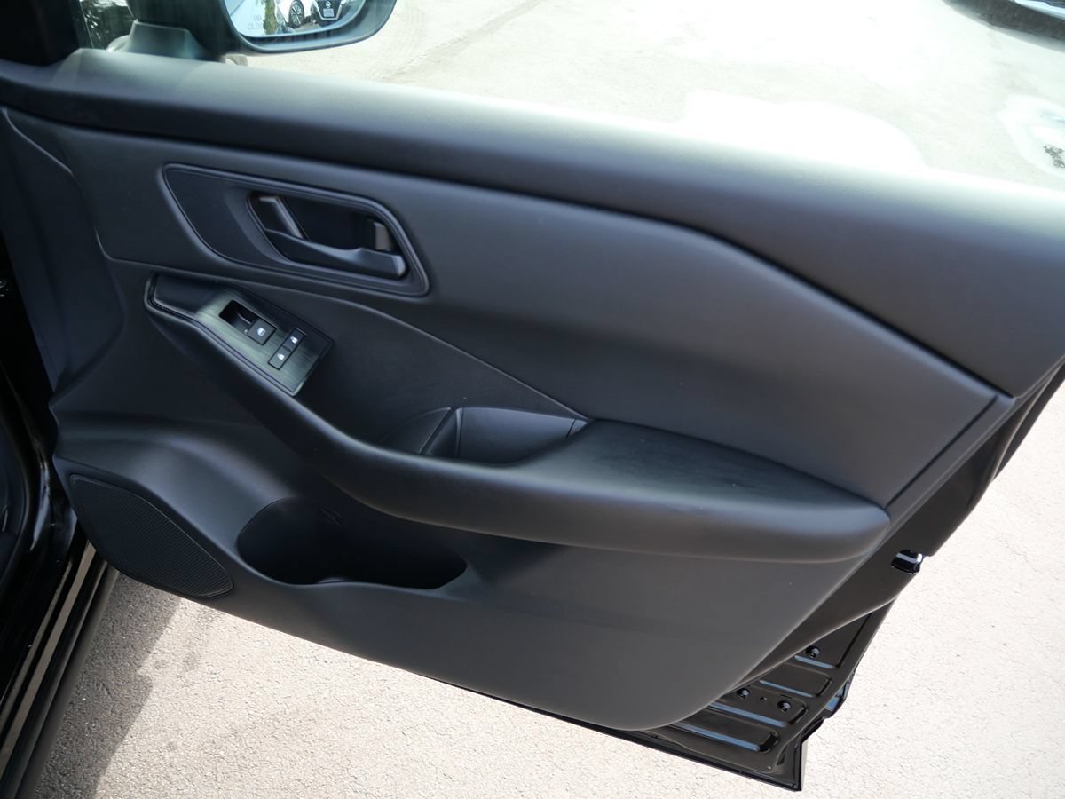 Used 2024 Nissan Rogue S AWD/4WD image 31