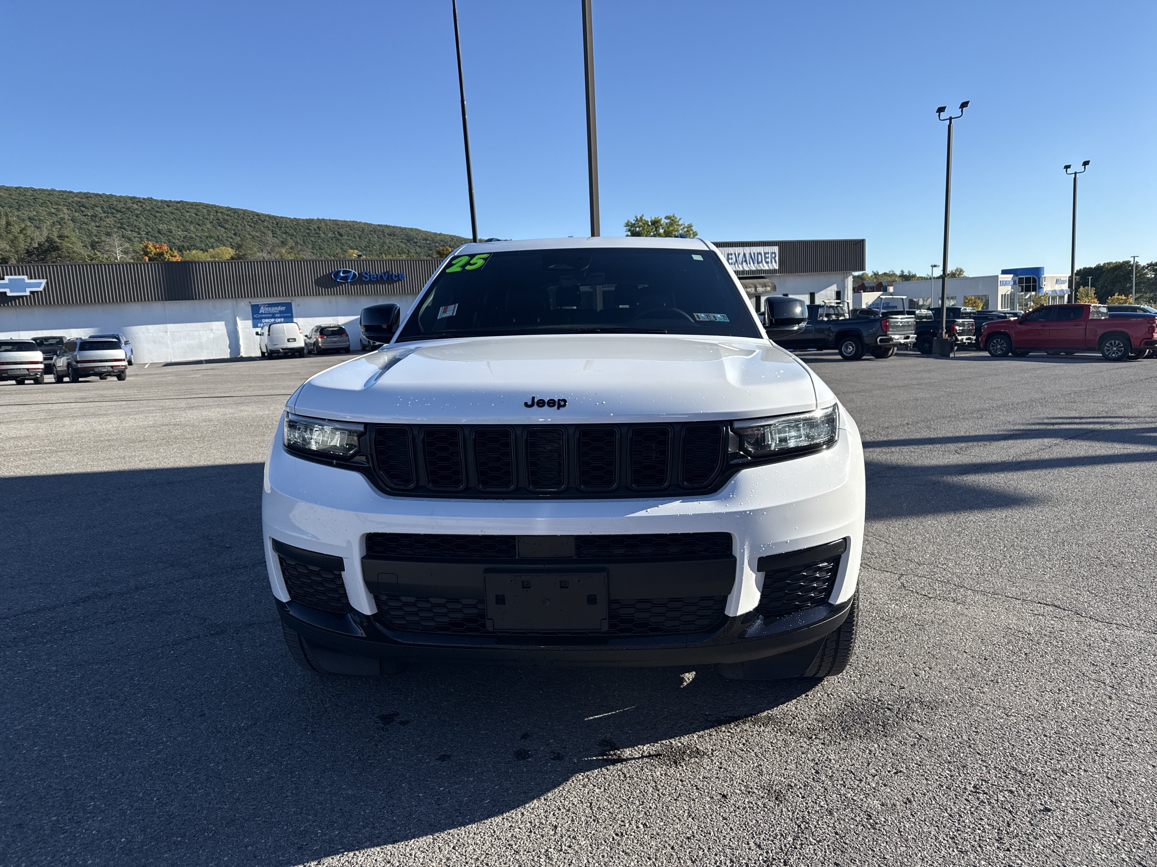 Used 2025 Jeep Grand Cherokee L Altitude AWD/4WD image 9
