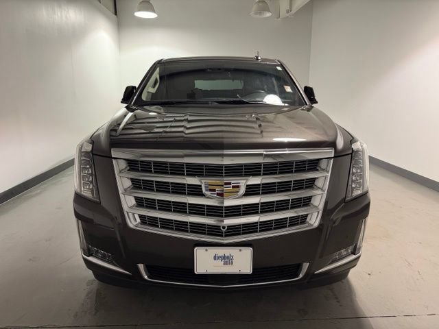 Used 2020 Cadillac Escalade Premium Luxury w/ LPO, Radiant Package AWD/4WD image 2