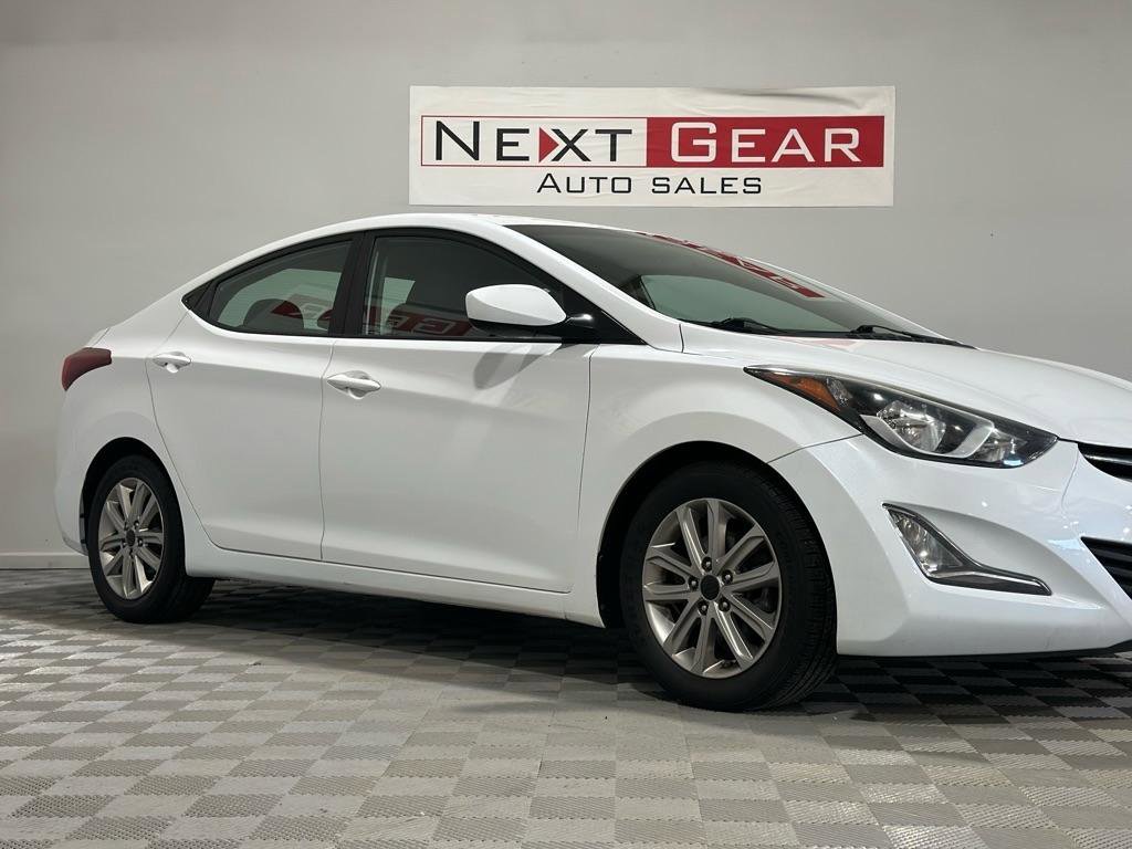 Used 2016 Hyundai Elantra SE w/ Option Group 02 FWD image 2
