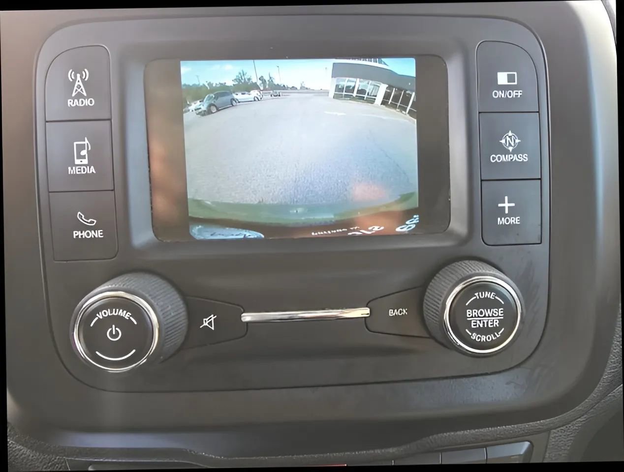 Used 2015 Jeep Renegade Latitude w/ Popular Equipment Group image 23