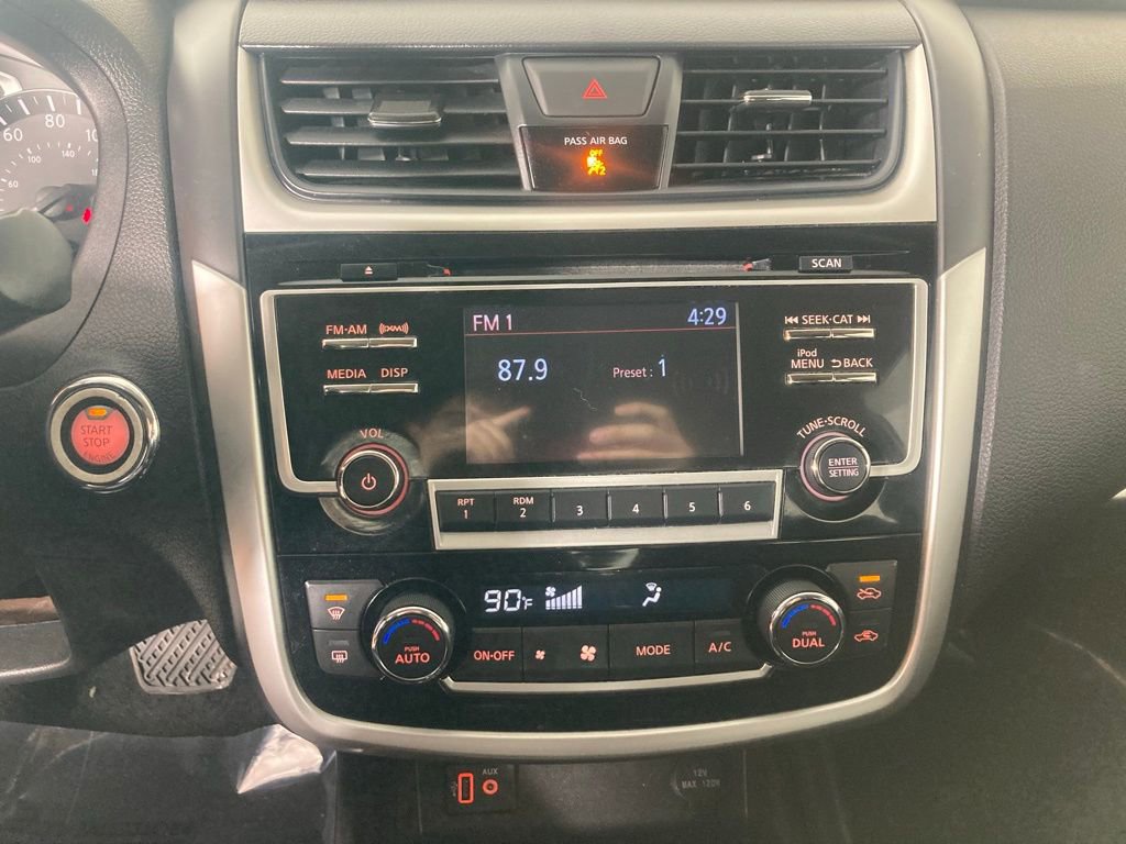 Used 2018 Nissan Altima 2.5 SV image 2