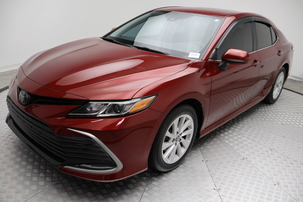 Used 2022 Toyota Camry LE image 2